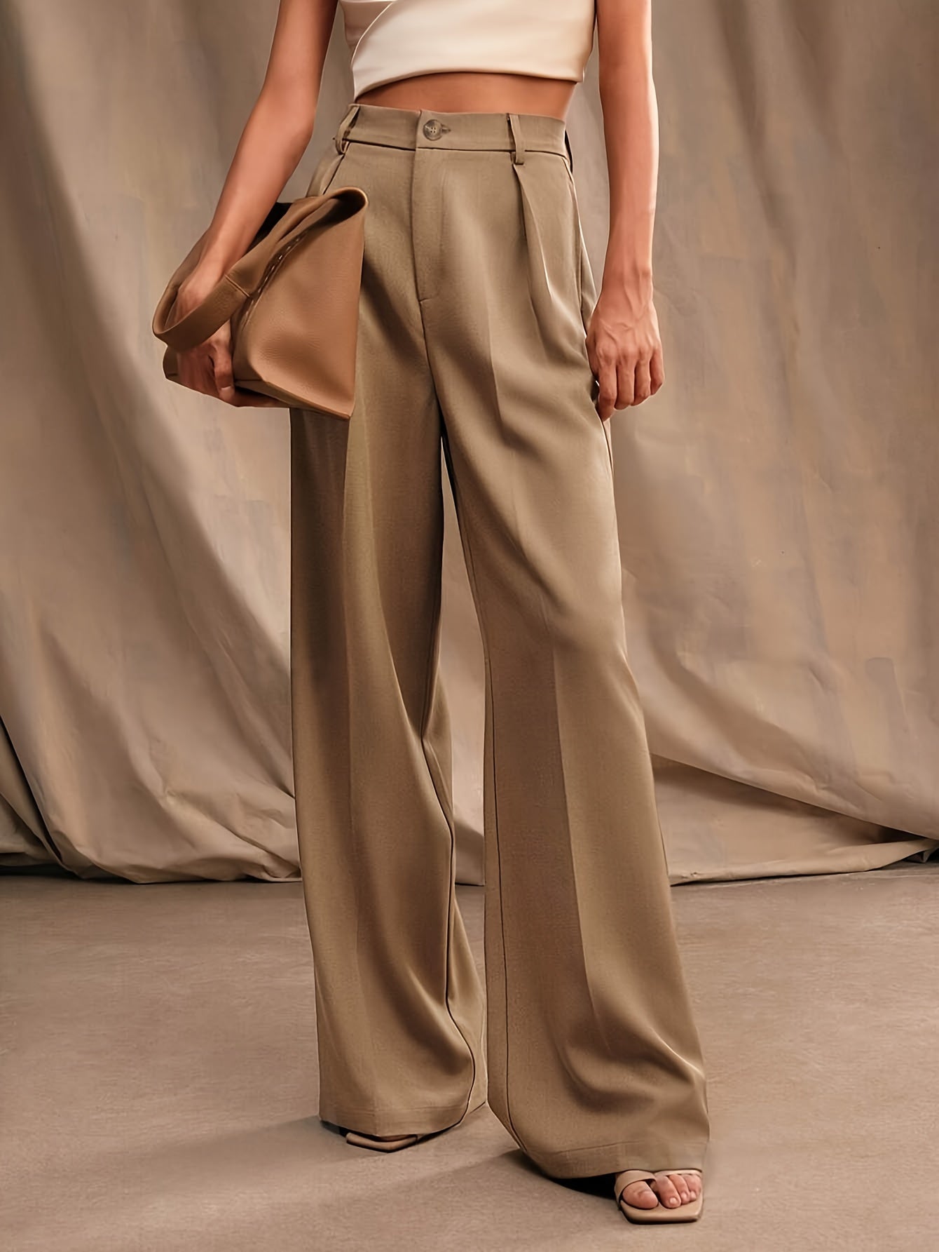 Dandych fashionable wide-leg trousers in beige with a tailored fit for a chic look